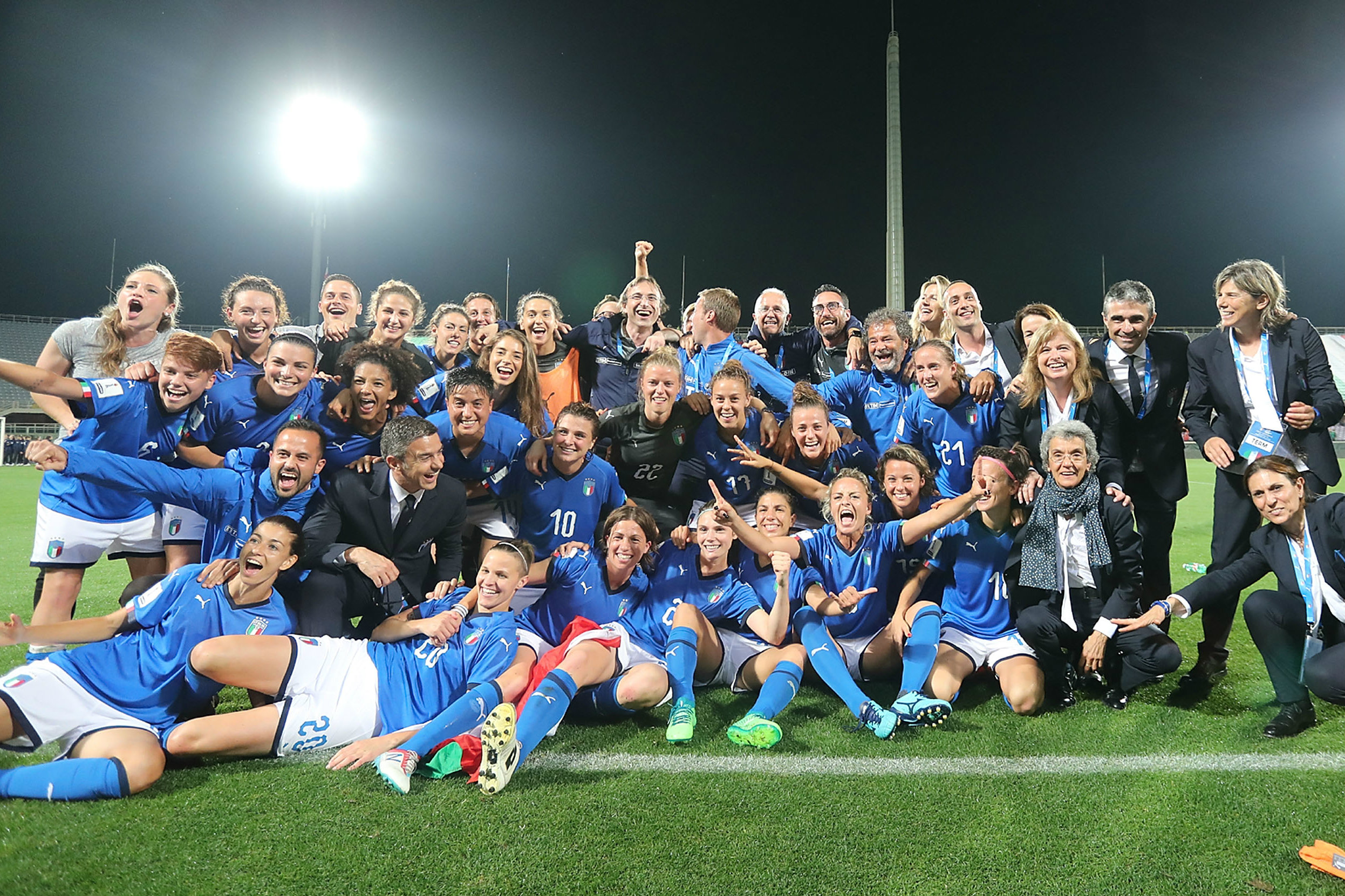The Italian team celebrate their qualification for the World Cup in France.